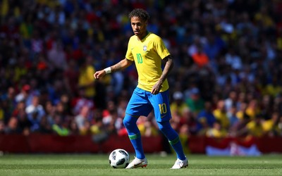 绿茵电竞动态-佩洛娃这脚传中落点极佳